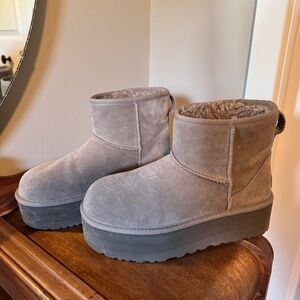 UGG Grey platform size 9 boots